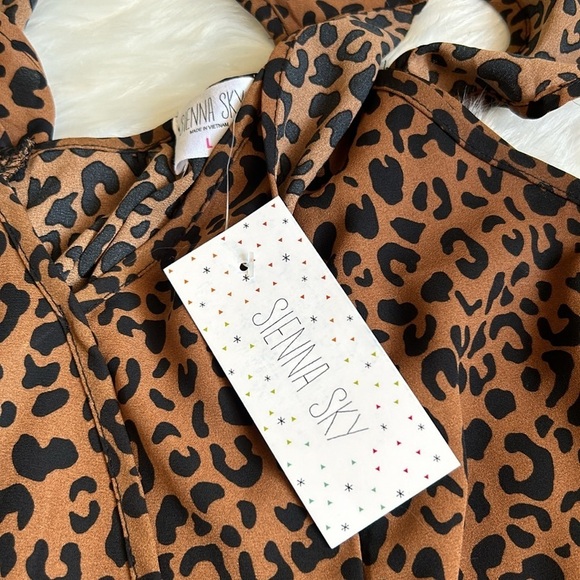 NEW Animal Print Ruffle Short Sleeve Top Size Large - Picture 8 of 8